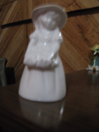 COTY potpourri figurine porcelaine blanche TAIWAN.