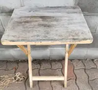 Outdoor t.v. table 12$ IN GOOD CONDITION