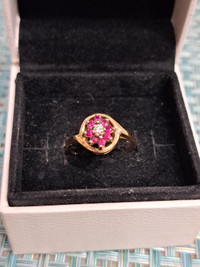 Beautiful 14kt gold diamond Red ruby  ring $230 canadian.size 7.