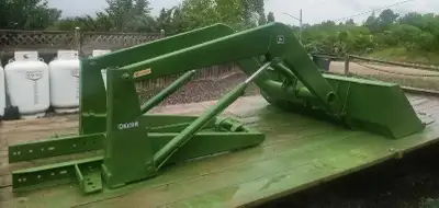 One owner John Deere front end loader FEL good straight heavy steel loader no cracks ready to bolt o...