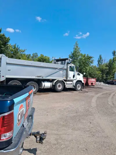 Chauffeur classe3 pour camion dompeur camions à Laval sur boul des laurentides camions automatique