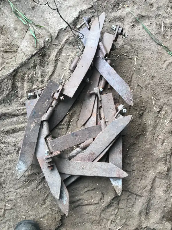 Swather Crop Lifters in Other in Red Deer - Image 2