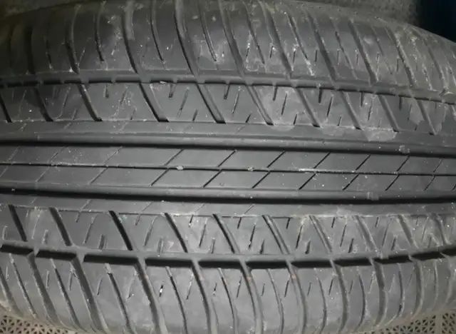 4 pneus all seasons Motomaster 225X60R 16 in Tires & Rims in Laval / North Shore - Image 2