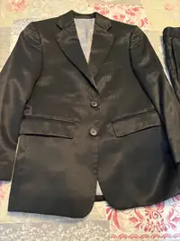 Boys suit size 6 Michael Kors. With pink shirt and tie 