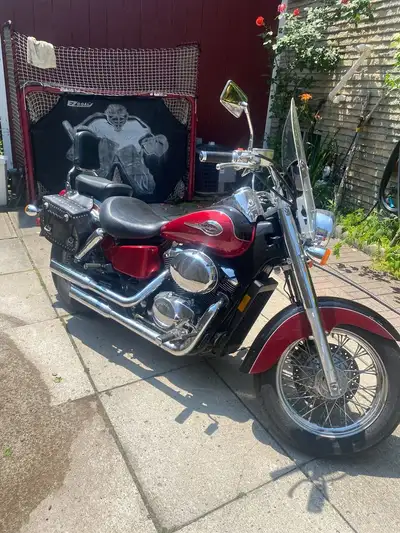 Motorcycle in good condition Red and black exterior Vance & Hines Headers