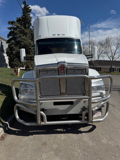 2022 KENWORTH T880 Day Cab (4 trucks available) in Heavy Trucks in Calgary - Image 3