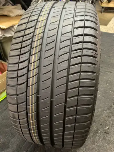 One (1) tires Michelin 275/35R19 Primacy performance A/S tire 