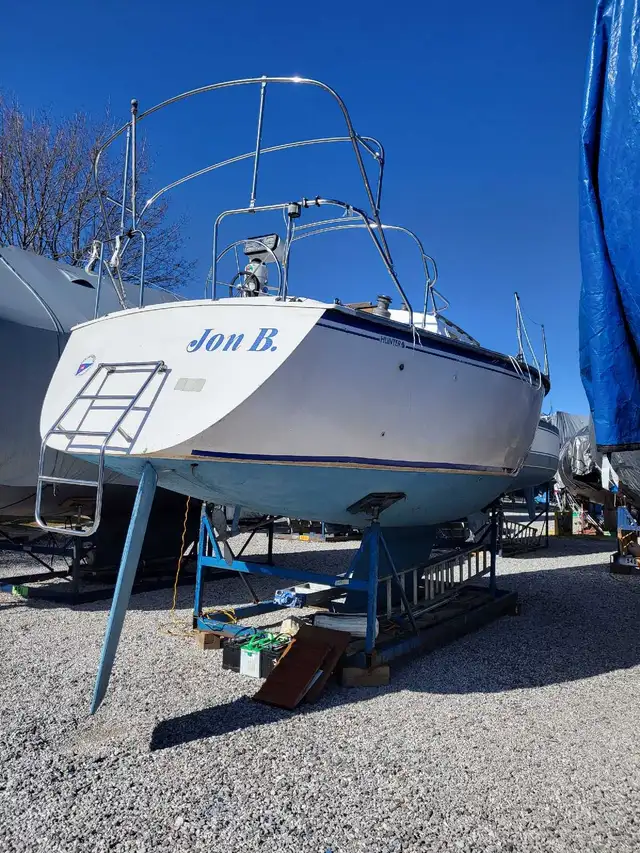 1985 Sailboat - Hunter 28.5 in Sailboats in City of Toronto - Image 11