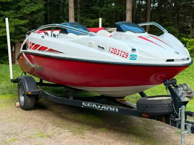 2 moteurs Rotax Turbo, 185 Hp chacun Total 370 HP moteur 4 temps Toit Bimini Sonar Pôle à ski Convie...