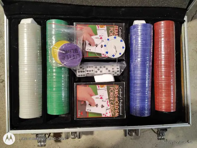 Poker Set in Toys & Games in Brantford - Image 3