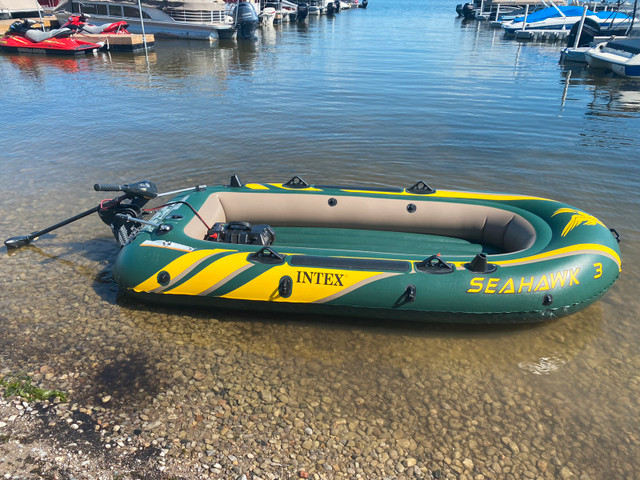 Seahawk 3 with trolling motor and AGM battery in Water Sports in Oshawa / Durham Region