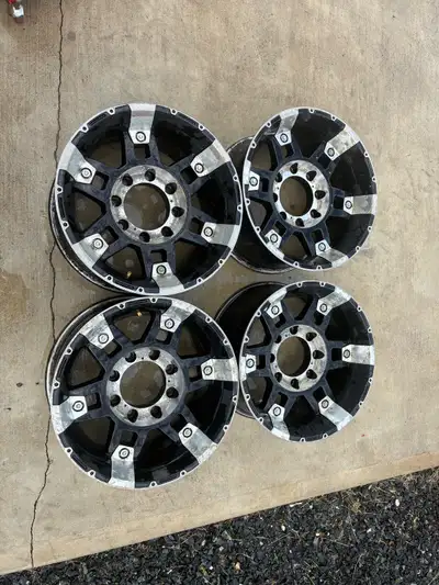 For sale 17 inch XD series rims 8 lug bolt pattern is 8x165.1mm these were on a 2003 chevy 2500hd NO...