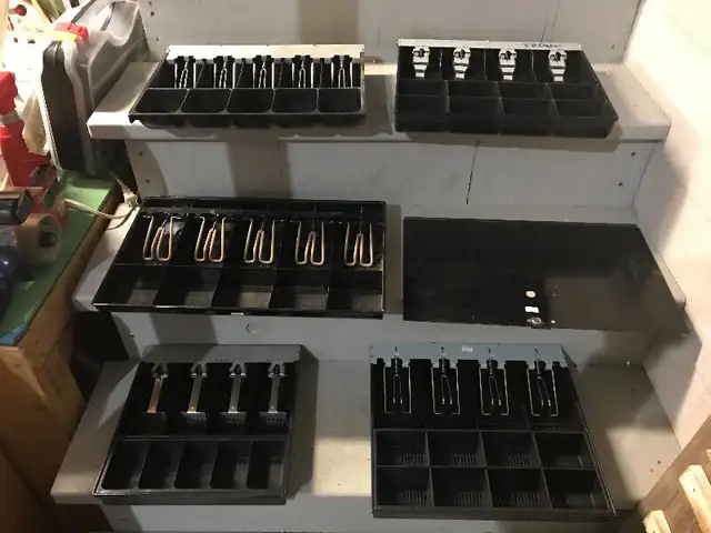 3 VINTAGE CASH REGISTER DRAWERS WITH TAKE OUT COIN TRAY in Arts & Collectibles in Mississauga / Peel Region - Image 2