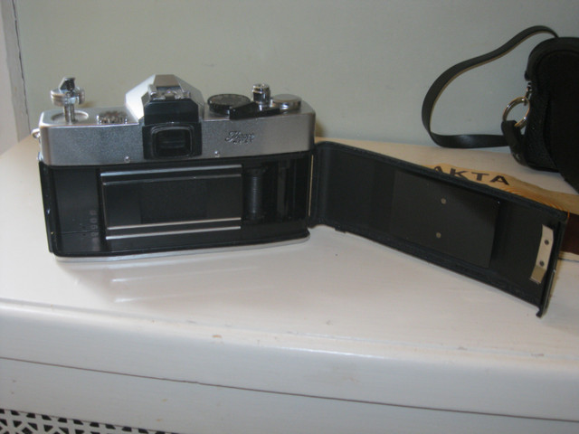 VINTAGE CAMERA EQUIPMENT in Cameras & Camcorders in City of Toronto - Image 3