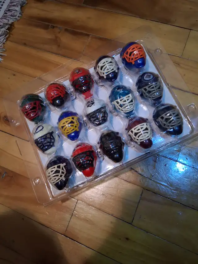 Mini casque gardien de but ligue nationale in Hockey in Laval / North Shore - Image 3