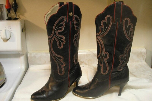 Leather Ranch BOOTS dans Femmes - Chaussures  à Saskatoon - Image 2