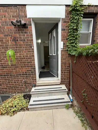Mississauga Gorgeous 1 bdrm bsmt apt, View more