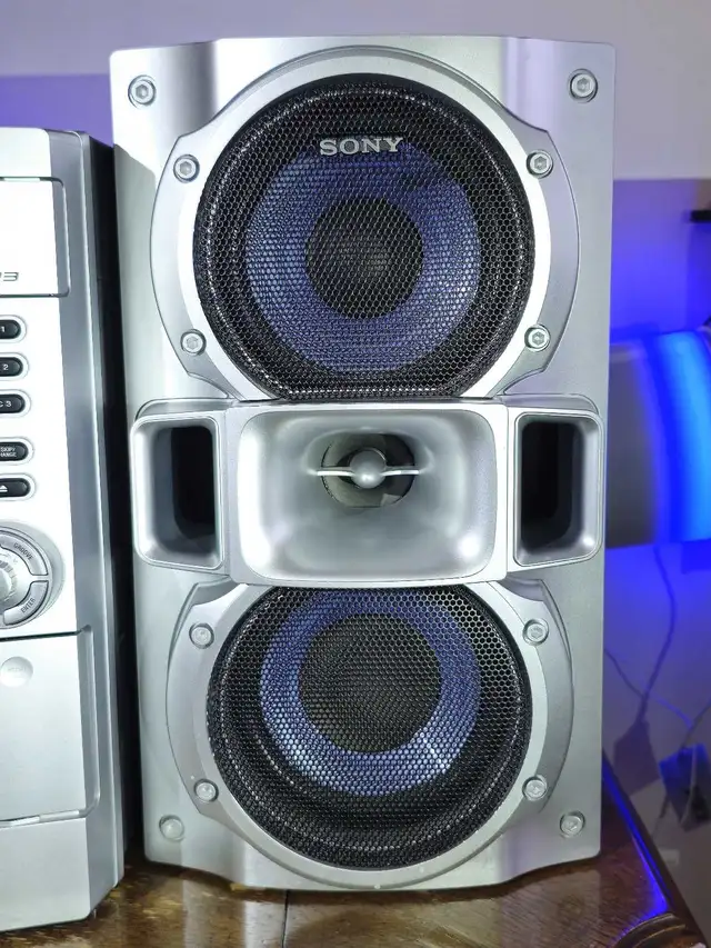 Sony MHC-GX470 Stereo in Stereo Systems & Home Theatre in City of Toronto - Image 5