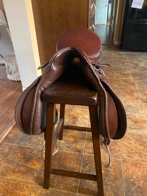 English Dressage Saddle in Equestrian & Livestock Accessories in Summerside - Image 3