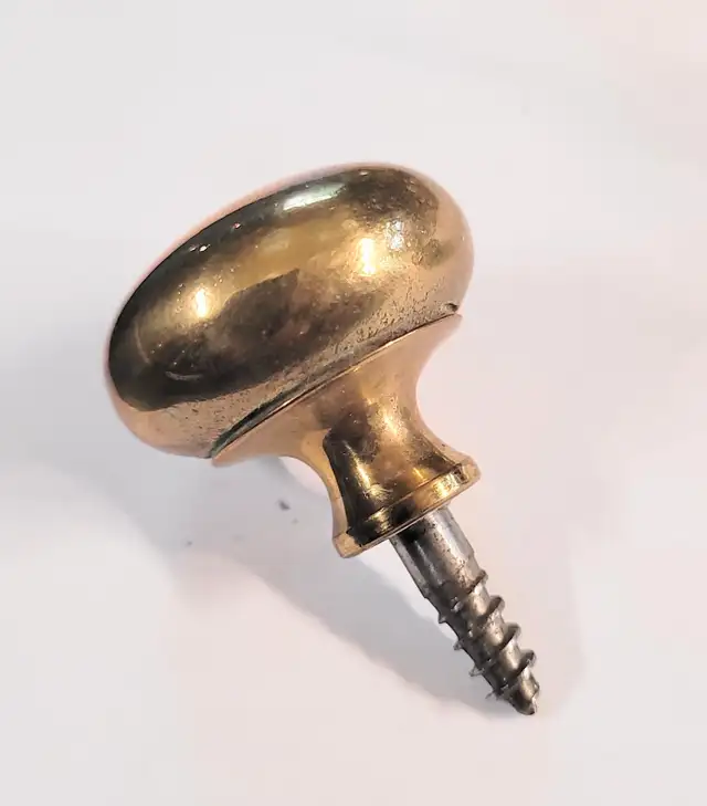 Antique Brass Screw On Cabinet Knobs in Arts & Collectibles in City of Toronto - Image 5