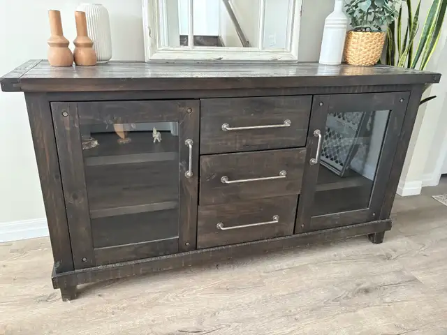 Urban Barn Buffet / Sideboard Cabinet  in Hutches & Display Cabinets in Napanee - Image 3