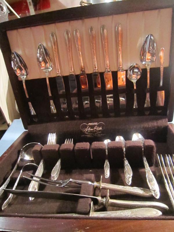 VISTA silverware set, Service for 6 in Arts & Collectibles in Charlottetown - Image 2