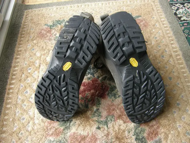 Men's winter boots Uggs, Land's End in Men's Shoes in Markham / York Region - Image 6