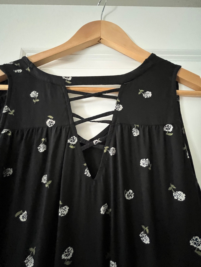 Black Sundress with White and Khaki accents dans Femmes - Robes et jupes  à Saskatoon - Image 3