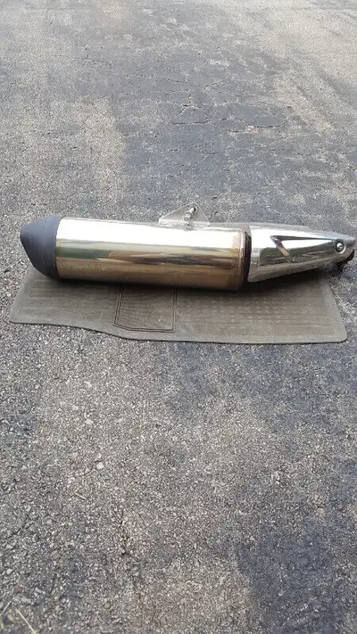 OEM Exhaust, quiet with catalytic converter All attachment hardware and exhaust pipe gasket included...