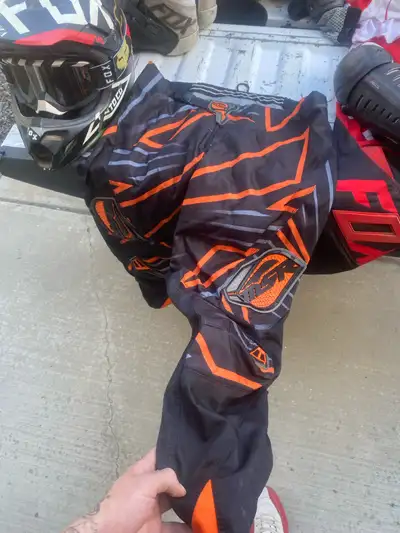 Msr axis pants size 38. Can be adjusted at waist though. Worn once still new