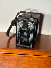 Antique caméra art déco Kodak Brownies Six-16. Année 30-40.