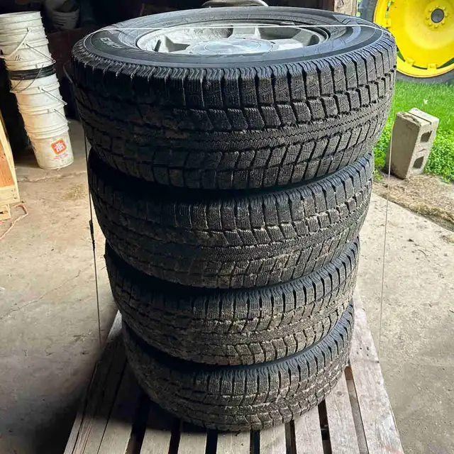 Yukon/Tahoe/Silverado winter tires in Tires & Rims in Brantford - Image 2