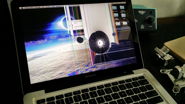 Apple MacBook Screen repairs from $249 in Laptops in Mississauga / Peel Region