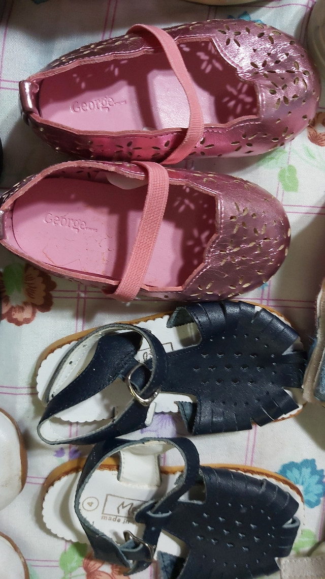 Lot shoes for baby girl / Lot de chaussures pour petite fille dans Autre  à Longueuil/Rive Sud - Image 3