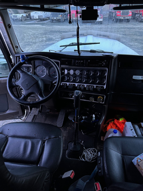 2018 Kenworth W900B in Heavy Trucks in St. John's - Image 4