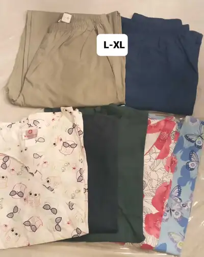 lot de vêtements d'infirmière L-XL $20, View more