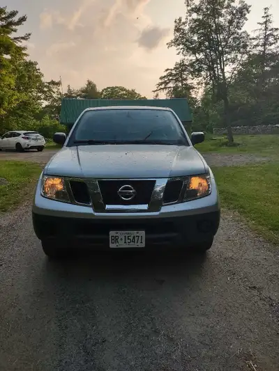 2015 Nissan frontier pickup sold as is - uncertified Possible new head gasket required, good project...