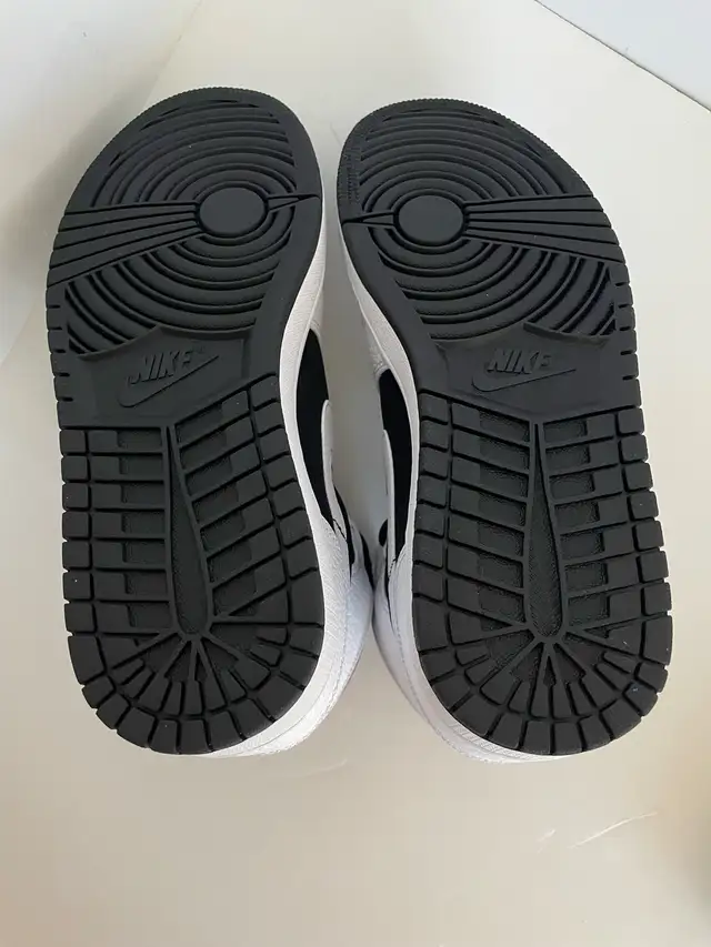 Jordan 1 Mid Panda White Black 2018 (Men) in Men's Shoes in City of Toronto - Image 4