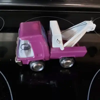 Near mint Buddy L pressed tin. One 1:30 scale rare purple half truck tow truck. Only flaw little dis...