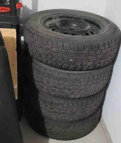 Cooper evolution Winter tires 225/65 R17 Good condition with plenty of tread left Rims are beginning...