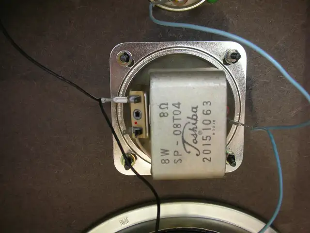 Pair of Vintage Toshiba Stereo Speakers in Speakers in Calgary - Image 10