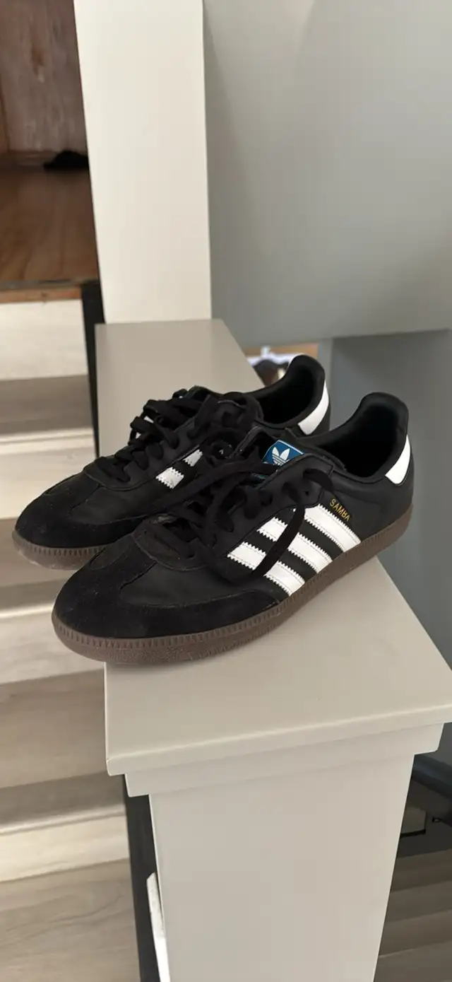 Adidas Samba size 9.5 in Men's Shoes in Saskatoon - Image 2