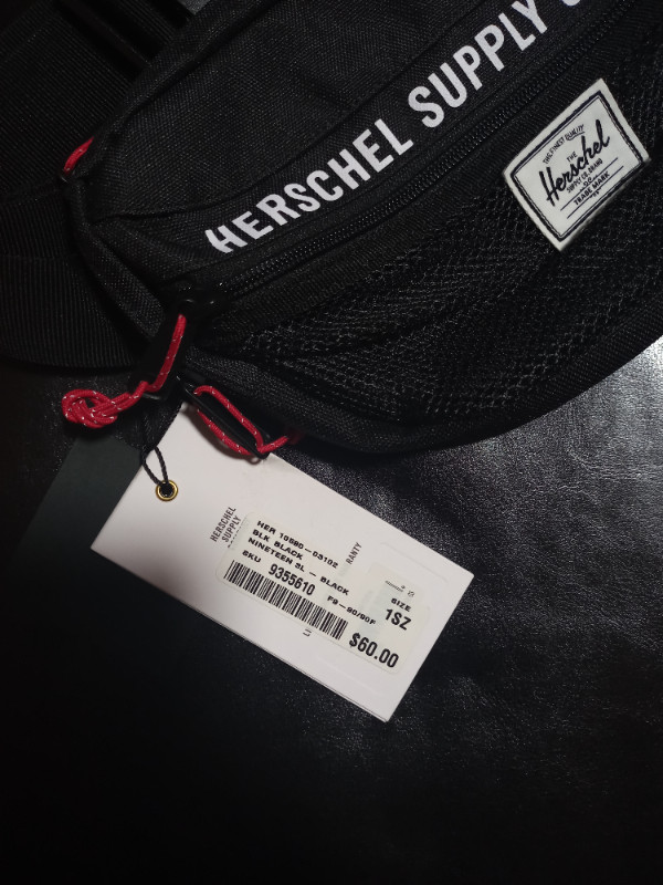 HERSCHEL SUPPLY SLING BAG (NEW) in Other in City of Toronto - Image 2