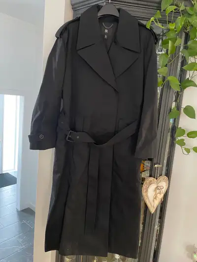 Manteau neuf Banana Républic Noir, imperméable, doublé, grandeur XL (14) Prix étiquette $420 +tx Ban...