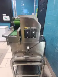 Commercial vegetable slicing machine