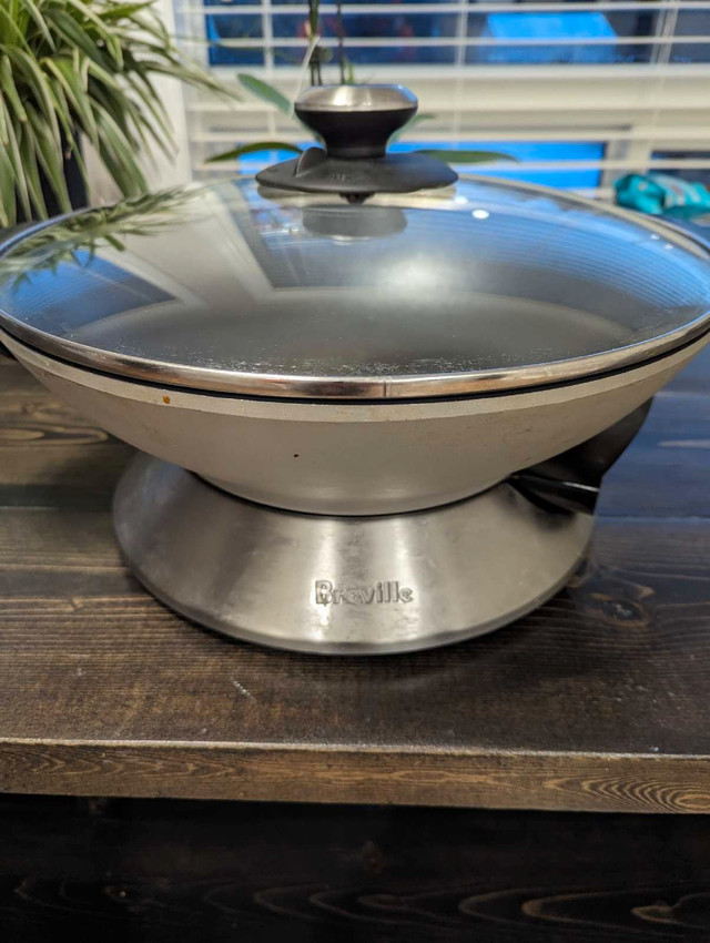 Breville BEW600XL Hot Wok in Microwaves & Cookers in Oshawa / Durham Region