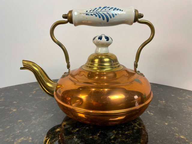 Antique Copper Tea Kettle in Home Décor & Accents in London