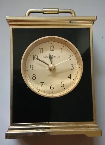 Vintage Howard Miller Black Lacquer & Brass Quartz Table Top Alarm Clock in working condition (Teste...