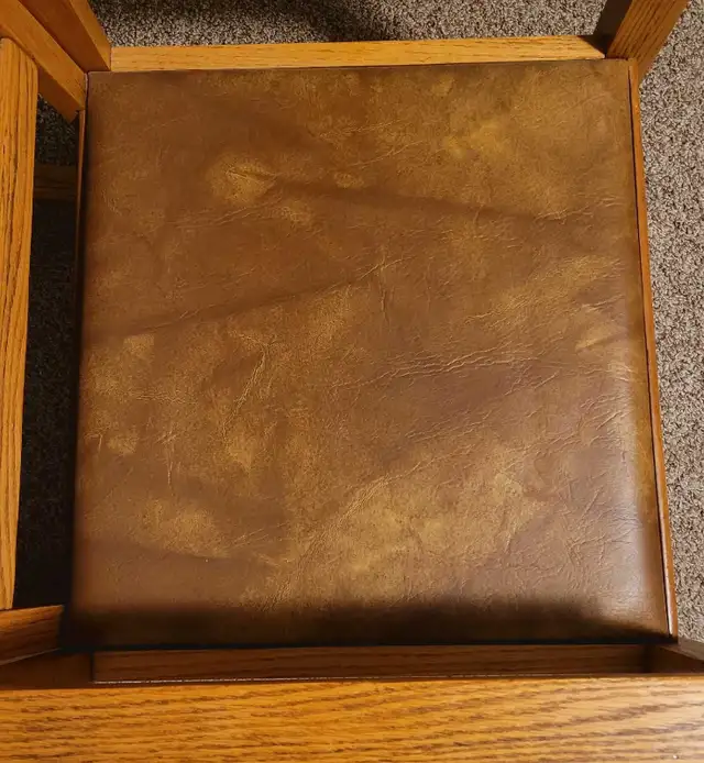 Oak Rocking Chair w/ Leather Seat & Back in Chairs & Recliners in Winnipeg - Image 4
