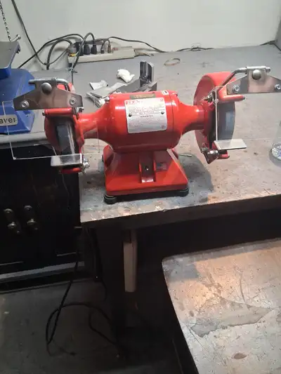 VENDU - Meule Industrielle Baldor Reliance Modèle 612-R, View more